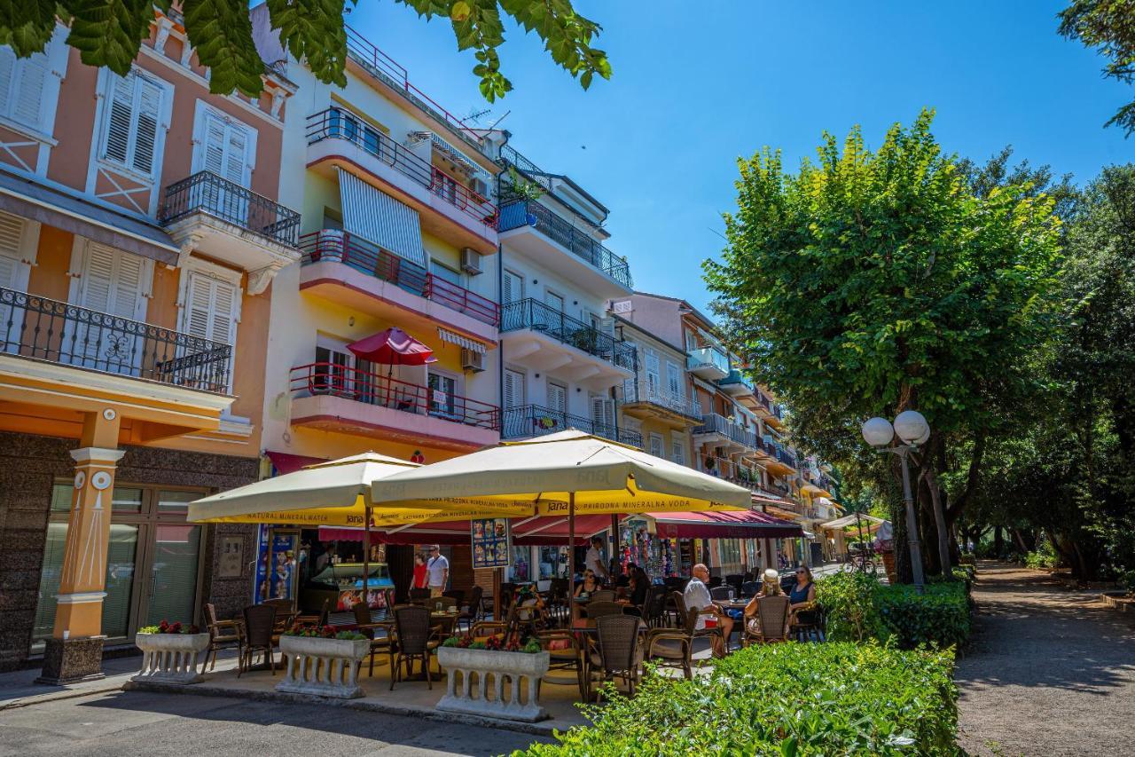 Crikvenica Right On The Beach Extérieur photo